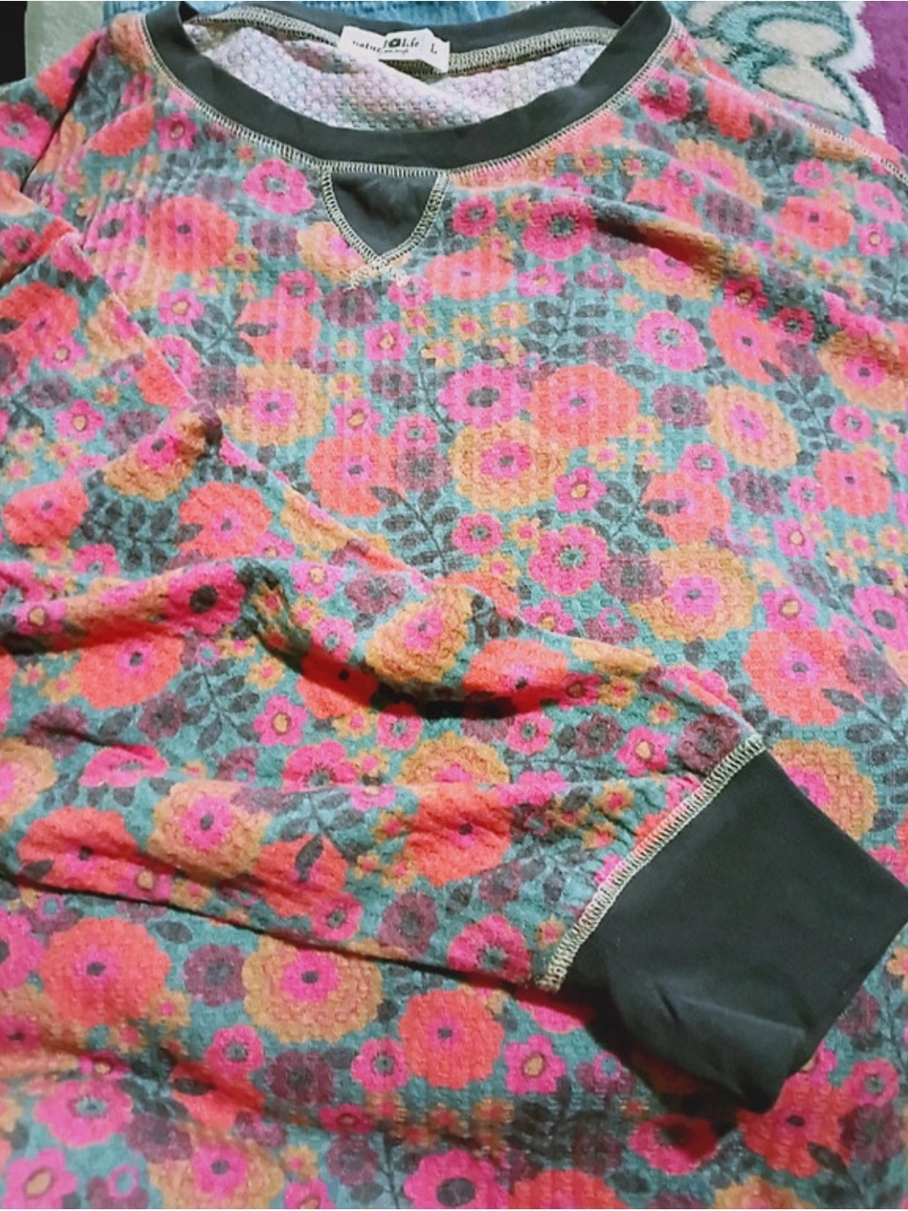 NATURAL LIFE Floral Crewneck Sweater in Pink, Coral & Gray